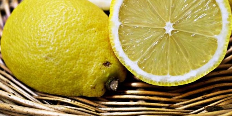 Эксперты рассказали, кому противопоказано употреблять лимоны