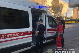 За захист дівчини: у Києві чоловік завдав ножового поранення молодику