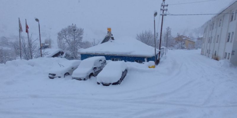 Из-за снегопадов в Турции заблокированы почти 5 800 дорог