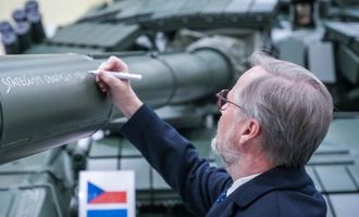 Храбрым защитникам: Чехия отправит в Украину танки, на одном из них – пожелание от премьера