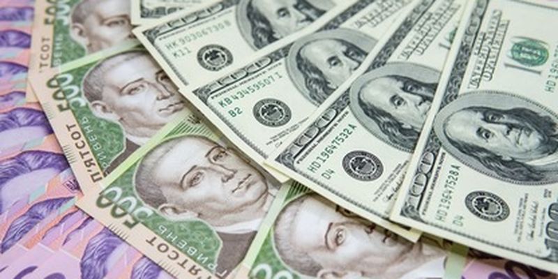 Банки в Киеве серьезно подняли курс доллара: сколько 5 августа стоит валюта