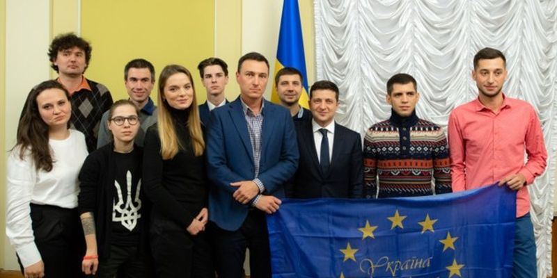 Зеленский встретился с организаторами Евромайдана