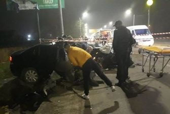 У Миколаєві патрульні на Opel протаранили бетонний стовп, один із них загинув