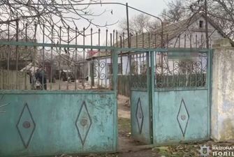 Душили, требуя денег: на Одесщине молодчики устроил налет на дом пенсионерки