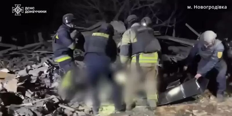 После авиаудара по Новогродовке спасатели обнаружили тела двух людей под завалами