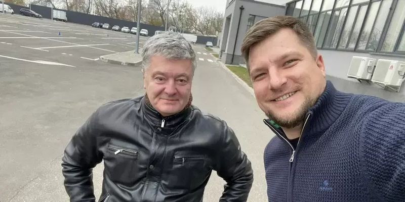 Порошенко показал в TikTok, как катается на мотоцикле, и рассказал, что украинцы «многое о нем не знают»
