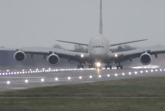 В Лондоне произошло ЧП с самым большим самолетом в мире: впечатляющее видео