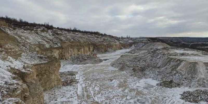 Более 432 млн грн убытков: под Хмельницким незаконно добывали полезные ископаемые