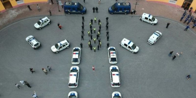 Одесскую полицию высмеяли за флешмоб ко Дню вышиванки