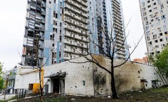Ракетный удар по территории жилого комплекса в Харькове: показали фото последствий