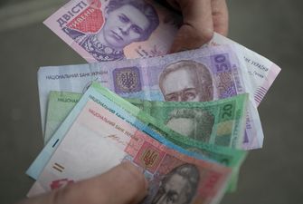 Украину заполонили фальшивые деньги: как определить подлинность купюр