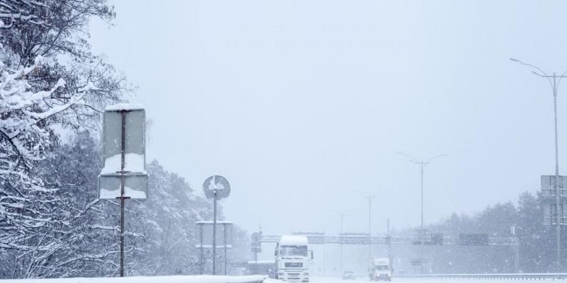 Снегопад в Украине: в каких областях ограничено движение