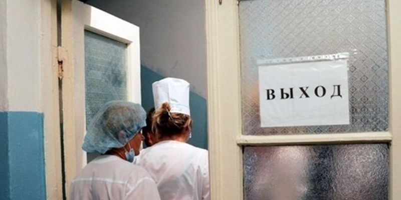 "В выходные - хоть умри!" В Украине массово закрывают больницы
