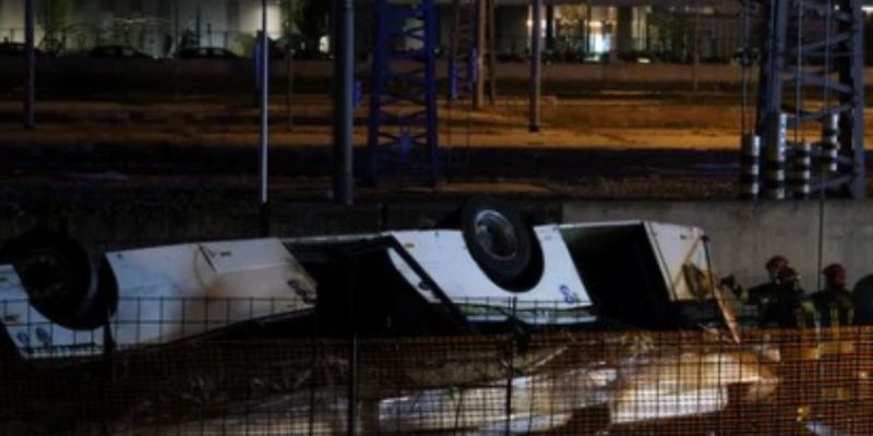 В Италии автобус с туристами упал с моста: среди погибших есть украинцы