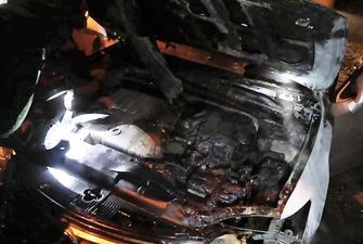 В Николаеве горело припаркованное авто Lexus