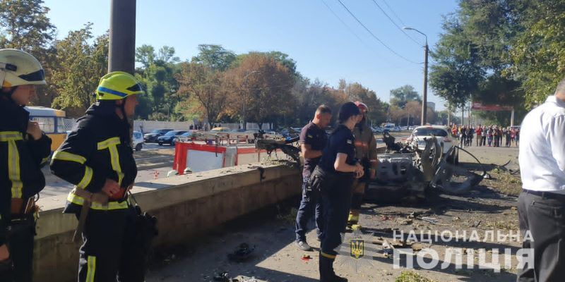 "Так убирают наверняка": названы две основные версии взрыва автомобиля в Днепре