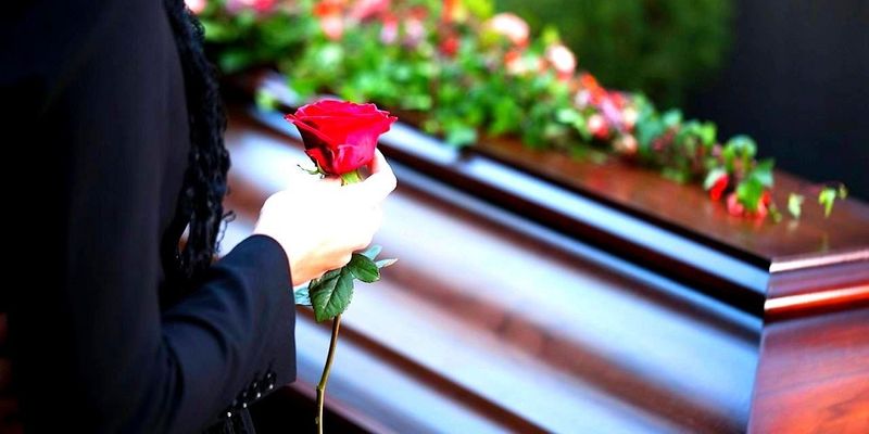 "Воскресла" в похоронном бюро: жительницу Нью-Йорка по ошибке признали мертвой