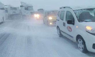 Снег в Турции заблокировал почти 800 дорог