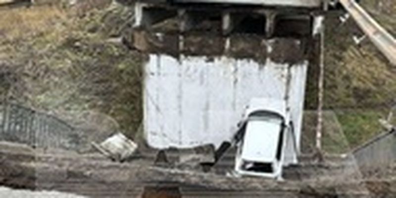 Под Москвой упал мост вместе с автомобилем