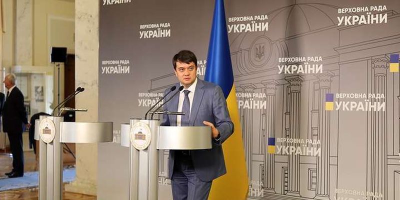 Соціологи заміряли ставлення українців до звільнення Разумкова