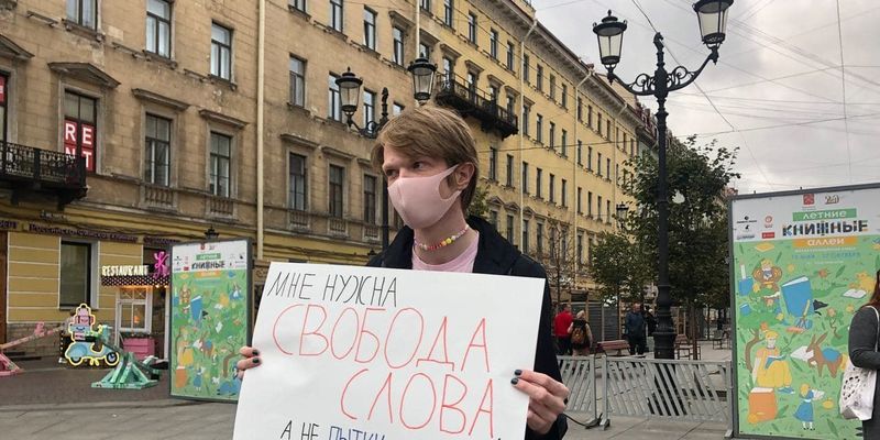У Санкт-Петербурзі затримали трьох учасників одиночних пікетів на захист ЗМІ