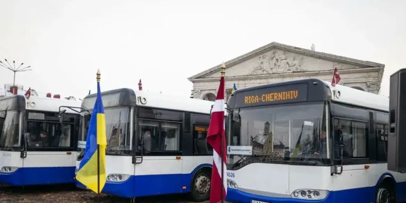 Рига передала Чернигову десять пасажирскых автобусов