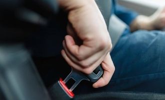 Водителей наказывают за непристегнутый ремень безопасности: размер штрафа