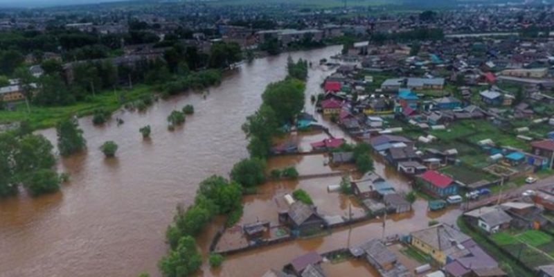 По России ударил тайфун "Кроса": целый город ушел под воду. Фото и видео стихии