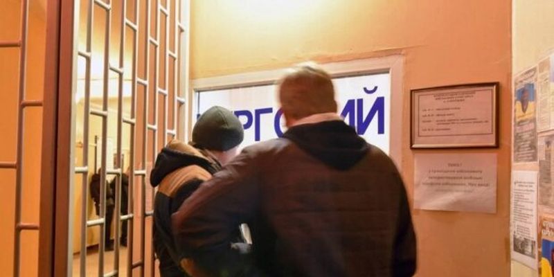 Не дають вийти з військкомату: українські адвокати розповіли, що робити і куди телефонувати