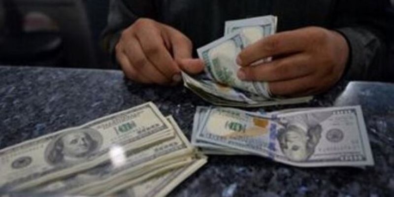 Доллар жахнет до 50, украинцев предупредили о худшем: когда штурмовать обменники