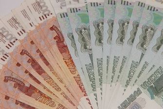 Рубль ушел в пике: курс российской валюты на вечер 23 февраля