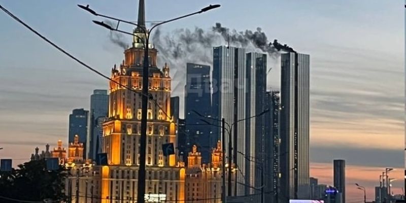 На верхних этажах одной из башен в Москва-Сити произошел пожар