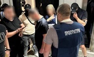 В Черновцах полицейский вымогал 280 тысяч гривен взятки