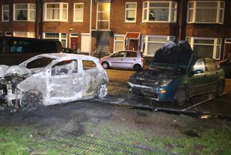 В Гааге сожгли машины из-за запрета новогоднего костра