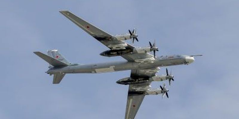 В России в небо поднялись стратегические бомбардировщики: когда выйдут на пусковые рубежи