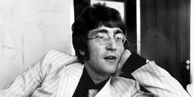 Легендарные круглые очки Джона Леннона пустили с молотка