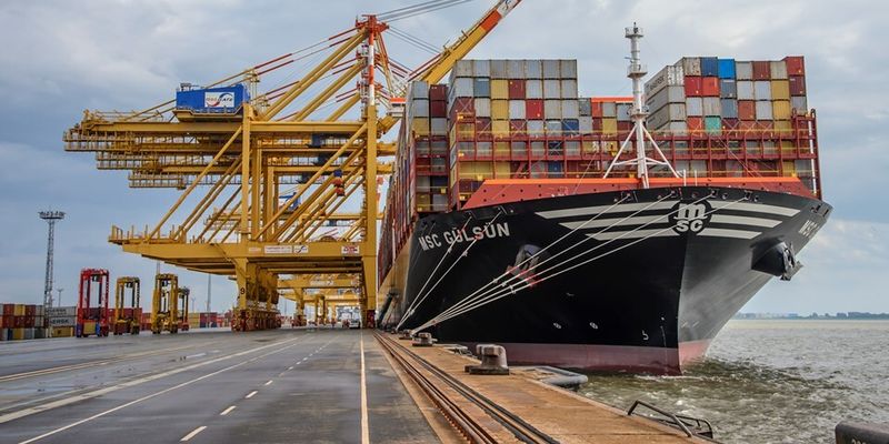 Самый большой в мире контейнеровоз завершил свой первый рейс в порту Гданьск