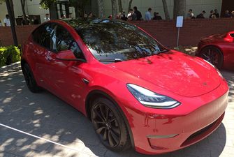 Американська поліція планує пересісти на електромобілі Tesla Model Y і вже тестує Model 3