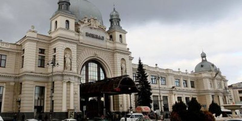 Во Львове железнодорожник из-за "патриотизма" показывал перемещение военной техники: как его наказали