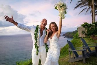 Первые фото с тайной свадьбы Дуэйна Джонсона на Гавайях