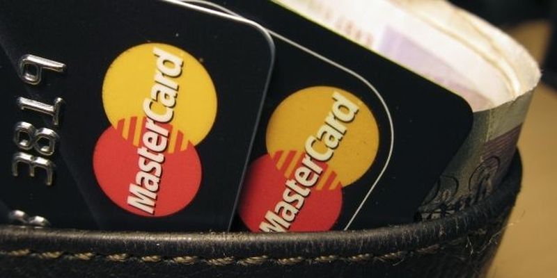 "Дочка" російського держбанку припиняє співпрацю з MasterCard