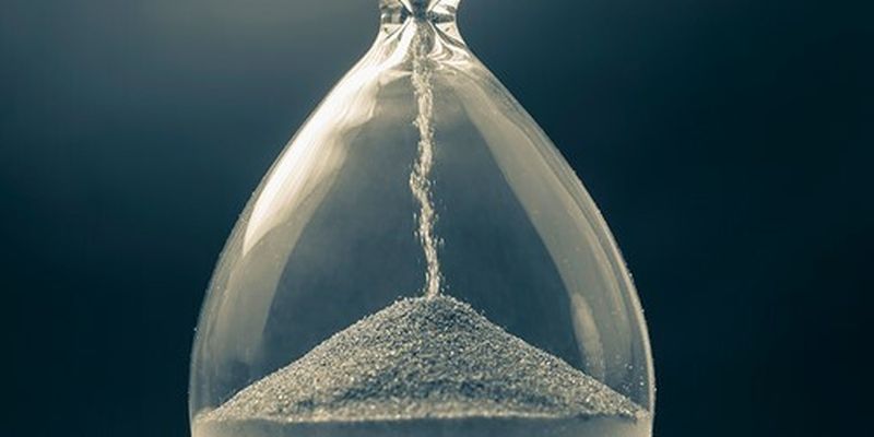 Время замерло: физики наконец-то выяснили, как песок в часах может внезапно остановиться