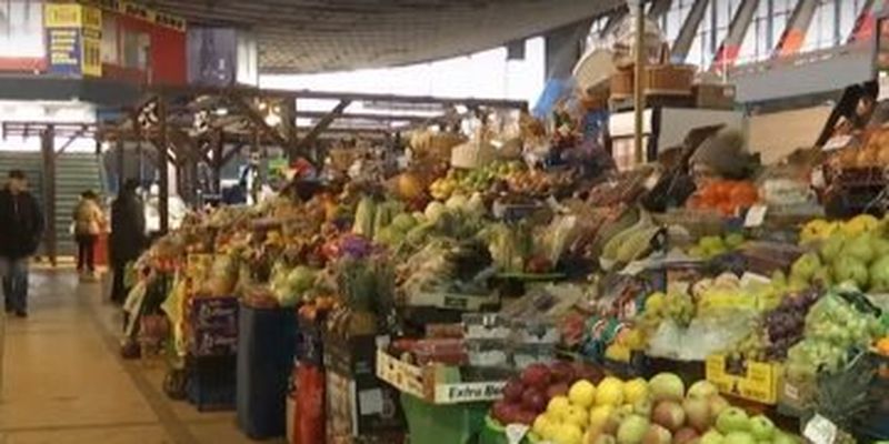 Популярный фрукт прибавил в цене, а другой подешевел: украинские магазины обновили ценники