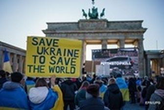 В Берлине на два дня запретили флаги Украины
