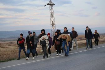 Сирійські біженці масово перетинають кордон з Європою: фото, відео