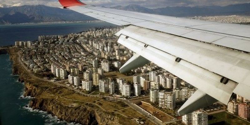 Turkish Airlines продовжила призупинення міжнародних польотів до 1 травня