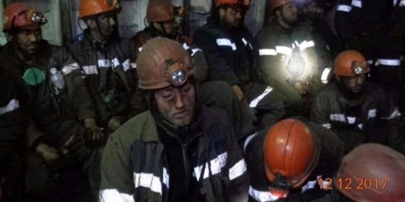 Горняки устроили подземный протест на шахте Мирноградуголь