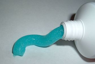 Самые удивительные способы применения зубной пасты
