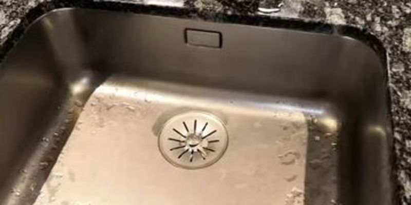 Як почистити кухонну мийку: допоможуть домашні продукти