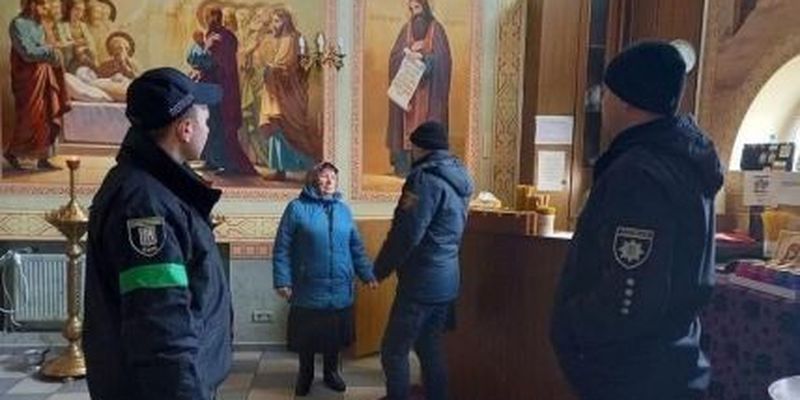 Зеленский призвал верующих соблюдать комендантский час и идти в храмы уже утром